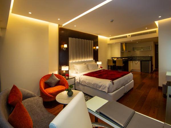 Number One Tower Suites : photo 9 de la chambre studio deluxe