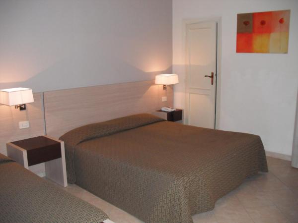 Hotel San Giuan : photo 1 de la chambre chambre triple