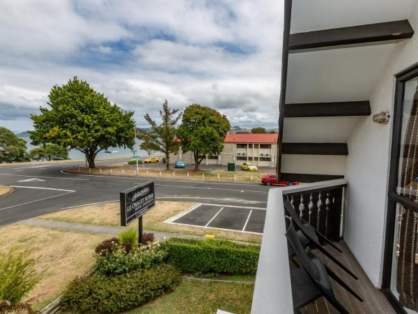 Le Chalet Suisse Motel Taupo : photo 3 de la chambre appartement familial 2 chambres - vue sur lac