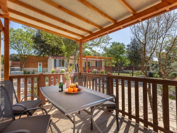 Mobile Homes Camp Green Garden Veštar : photo 5 de la chambre mobile home confort