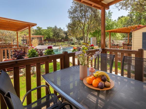 Mobile Homes Camp Green Garden Veštar : photo 3 de la chambre mobile home confort