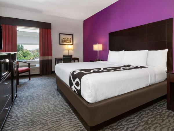 La Quinta by Wyndham Tampa Bay Area-Tampa South : photo 2 de la chambre suite studio lit king-size avec coin cuisine - non-fumeurs