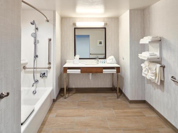 Hampton Inn & Suites Sacramento at CSUS : photo 7 de la chambre king room with accessible tub - mobility and hearing access/non-smoking