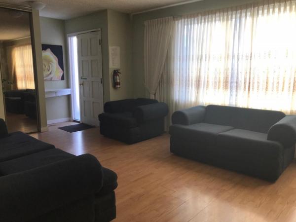 Monthly Private Rooms Male Accommodation Close to NAIT Kingsway Mall Downtown : photo 1 de la chambre chambre simple Économique