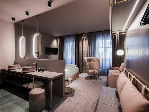 Altstadthotel Weisses Kreuz : photo 4 de la chambre grande chambre double 