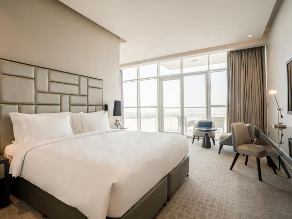 Radisson Dubai Damac Hills : photo 2 de la chambre chambre premium avec balcon