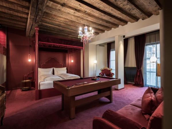 Altstadthotel Weisses Kreuz : photo 1 de la chambre suite mozart