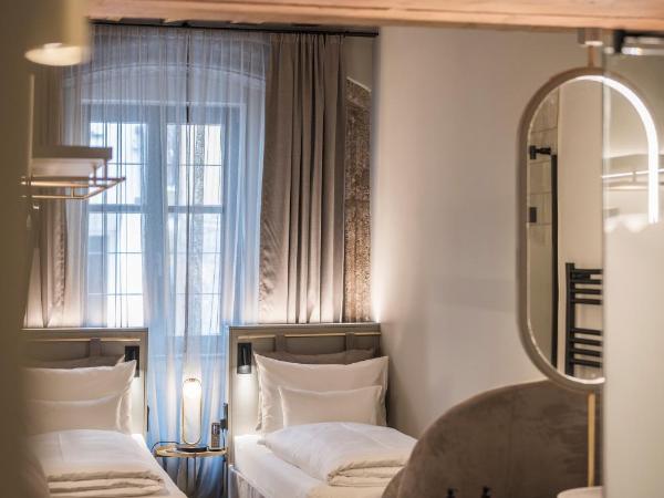 Altstadthotel Weisses Kreuz : photo 5 de la chambre chambre lits jumeaux