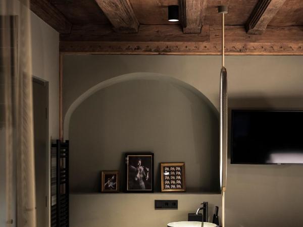 Altstadthotel Weisses Kreuz : photo 5 de la chambre tiroler suite 