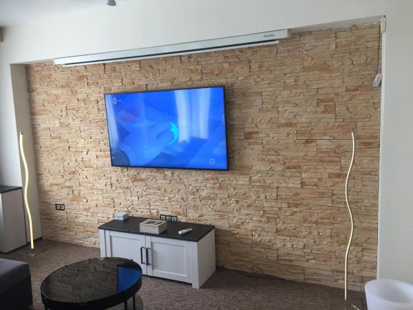 Vulkán Wellness Panzió : photo 3 de la chambre suite lit king-size avec balcon