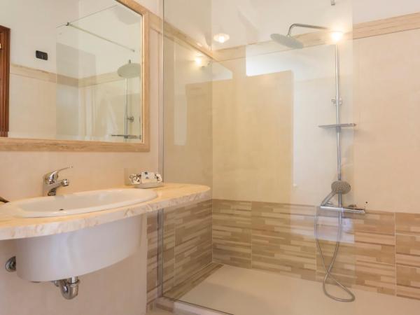 Hotel Lady Lusya : photo 8 de la chambre chambre triple - vue sur la piscine