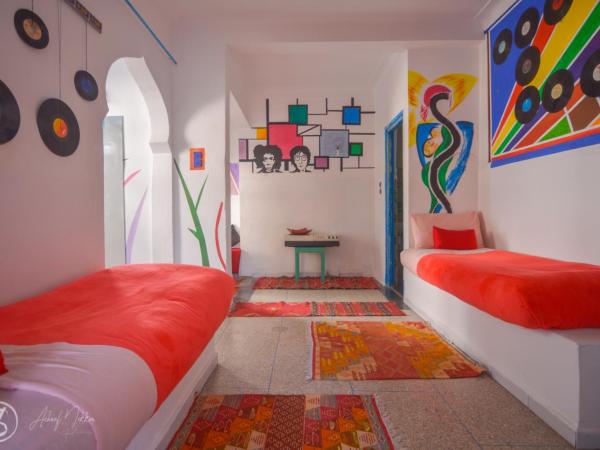 Yousurf Surf House : photo 5 de la chambre studio avec terrasse