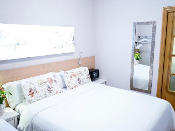 Pensión Easo : photo 8 de la chambre chambre double intérieure avec salle de bains privative 