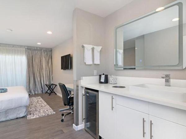 Sands Of La Jolla : photo 1 de la chambre chambre familiale avec salle de bains privative