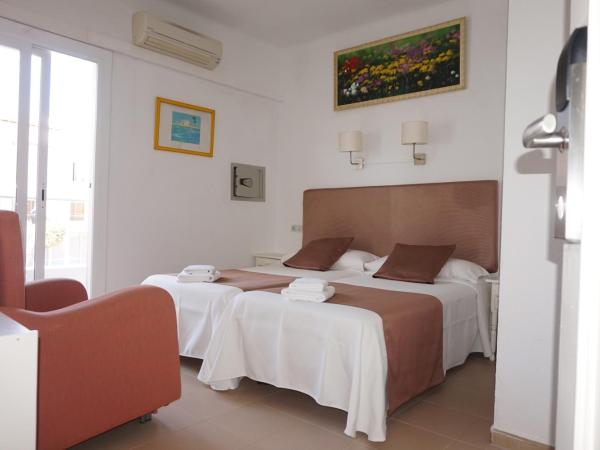 Hotel Hermes : photo 3 de la chambre chambre lits jumeaux avec lit d’appoint - 301