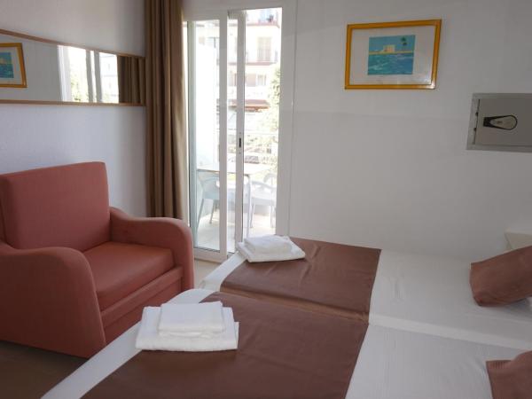 Hotel Hermes : photo 2 de la chambre chambre lits jumeaux avec lit d’appoint - 301