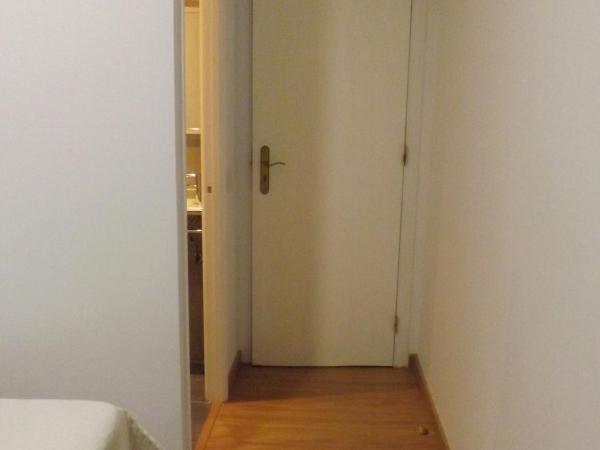 Residencial Valentina : photo 4 de la chambre chambre simple avec salle de bains commune