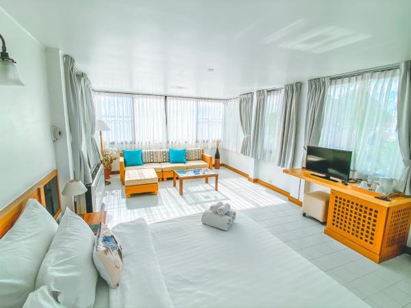Nern Chalet Beachfront Hotel : photo 6 de la chambre suite côté mer