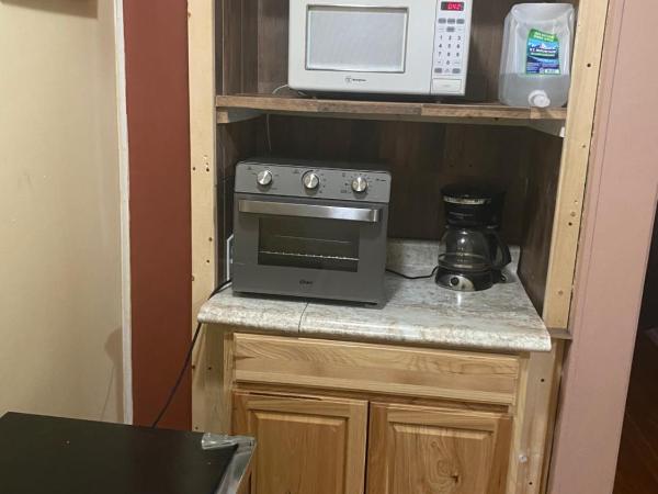 Hollywood Rentals LLC : photo 8 de la chambre chambre double avec salle de bains commune