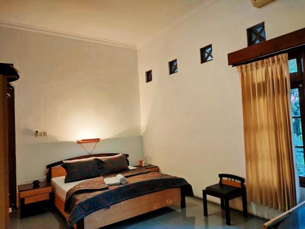 Ayodya Inn , Yogyakarta Lodging , Digital Nomads , Entrepreneurs Centre , CoWorking Space , CoLiving , Kost Lengkap , Exclusive Boarding House and Student Accommodation in Jogjakarta City Center ! : photo 5 de la chambre chambre double deluxe avec balcon