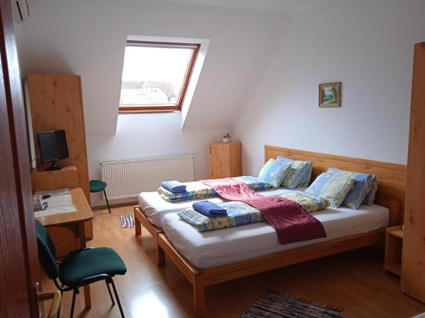 Agria Wellness Guesthouse : photo 1 de la chambre chambre triple