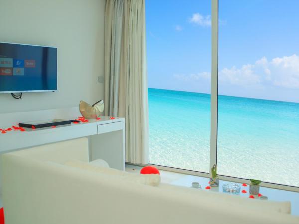 La Tour Blanche : photo 9 de la chambre suite supérieure - vue sur mer