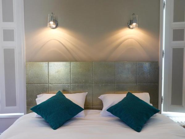 DEMEURE DES CORDELIERS avec parking privé : photo 2 de la chambre chambre lit king-size deluxe