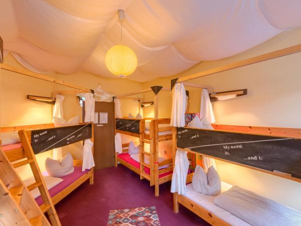 Hostel Lollis Homestay Dresden : photo 2 de la chambre lit dans dortoir de 8 lits