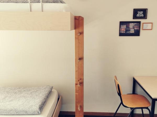 Backpackers Luzern : photo 7 de la chambre chambre triple Économique avec salle de bains commune
