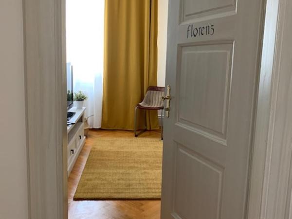 Guest House Dieci allo Zoo : photo 1 de la chambre chambre double ou lits jumeaux