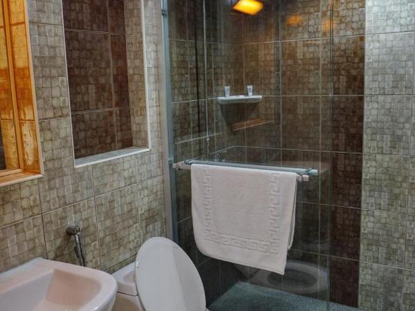 JOHNY INTERNATIONAL HOTEL : photo 5 de la chambre chambre double familiale