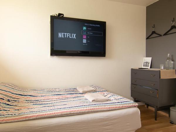 Grótta Northern Lights - Apartment & Rooms : photo 10 de la chambre appartement 3 chambres