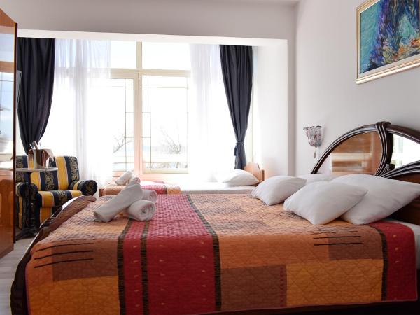 Villa Nico : photo 9 de la chambre chambre triple standard - vue sur mer