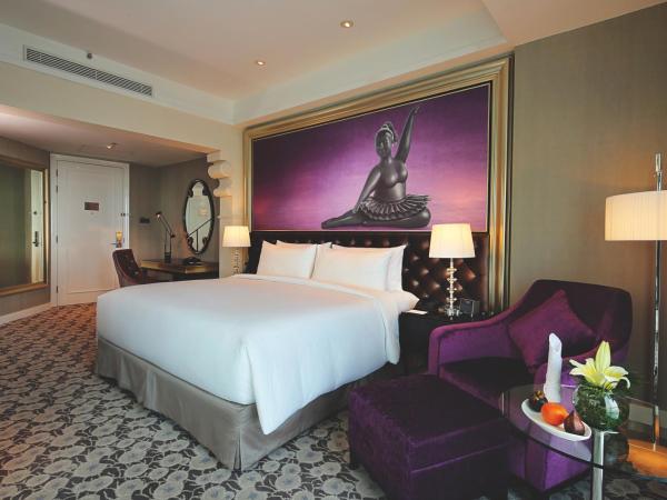 Hotel Ciputra World Surabaya managed by Swiss-Belhotel International : photo 7 de la chambre executive club grand deluxe room