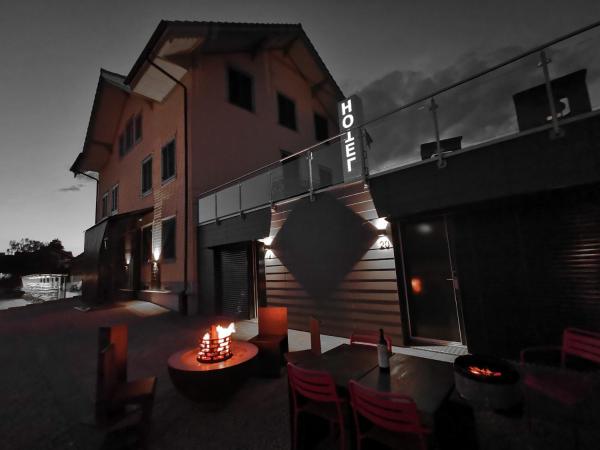 Hotel16 by Messe & Stadion Suisse in Minuten & Late Check-in : photo 6 de la chambre chambre double avec salle de bains commune