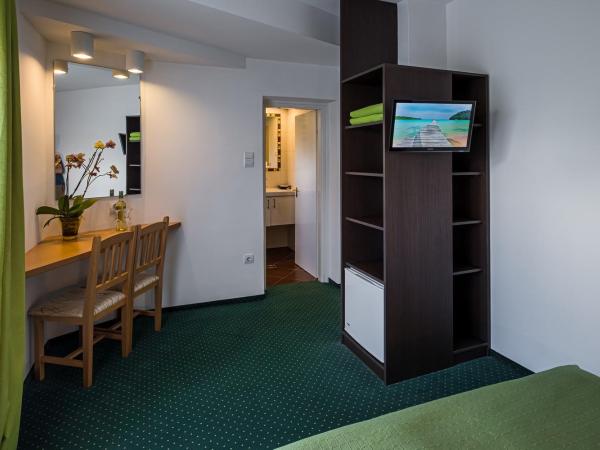 Babi Guesthouse - Babi Vendégház : photo 3 de la chambre chambre double avec terrasse