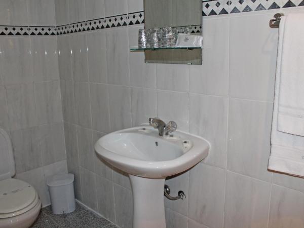Hotel Porto Nobre : photo 7 de la chambre chambre double avec lit d'appoint