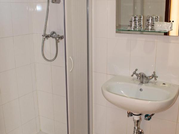 Hotel Porto Nobre : photo 8 de la chambre chambre double avec lit d'appoint