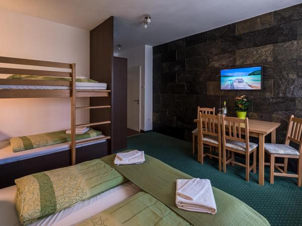 Babi Guesthouse - Babi Vendégház : photo 2 de la chambre chambre familiale