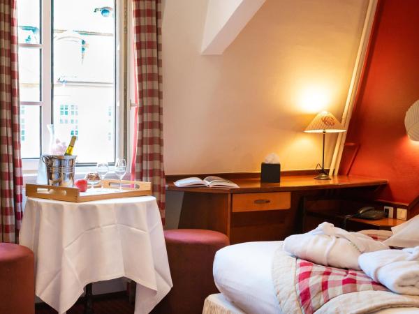 Hotel Suisse : photo 3 de la chambre chambre triple - vue sur cathédrale