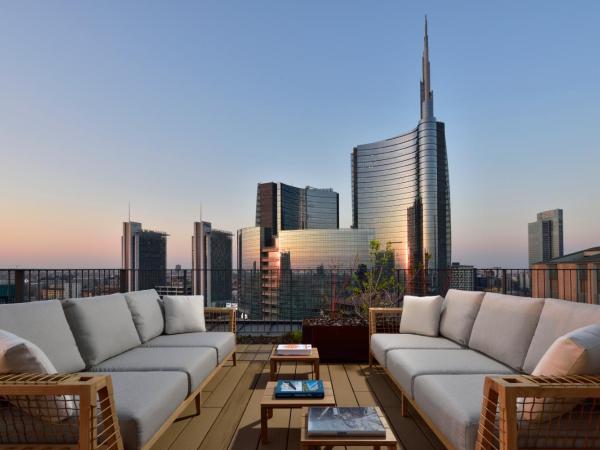 Milano Verticale | UNA Esperienze : photo 2 de la chambre suite penthouse - Étage v - vue sur jardin 