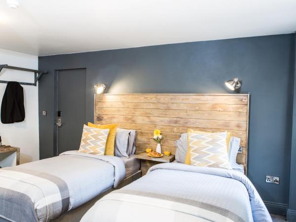 Tipperary House Dublin : photo 9 de la chambre suite deluxe avec lit king-size