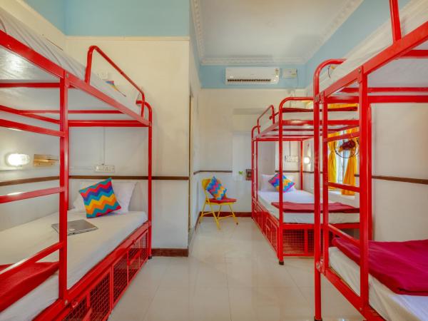 goSTOPS Kochi : photo 6 de la chambre bed in 6 bed female only ac dormitory room with ensuite bathroom
