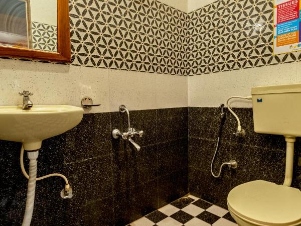 goSTOPS Kochi : photo 3 de la chambre deluxe double ac room with ensuite bathroom