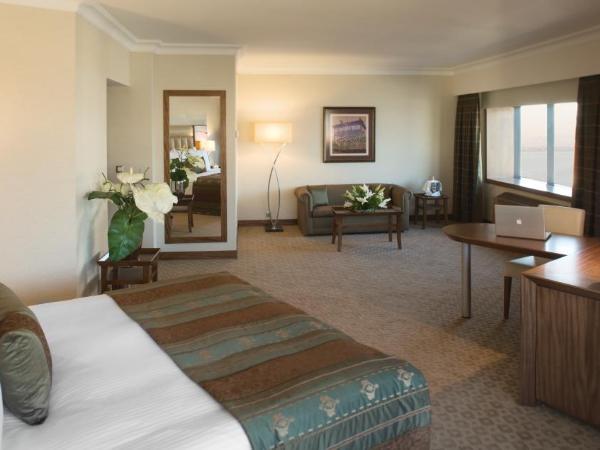 Mövenpick Hotel Izmir : photo 2 de la chambre suite junior lit king-size