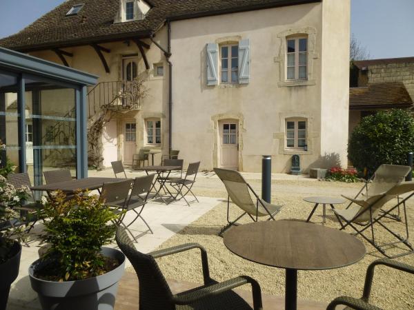 Beaune Htel : photo 2 de la chambre chambre double avec terrasse