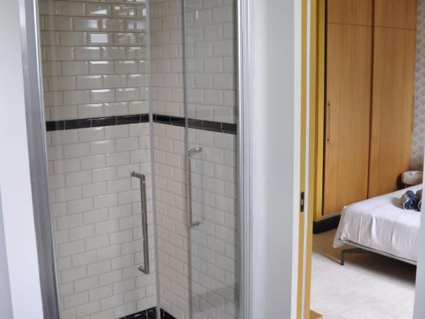 Les Villas de la Ville d'Hiver Palissy : photo 5 de la chambre chambre lit king-size - vue sur jardin