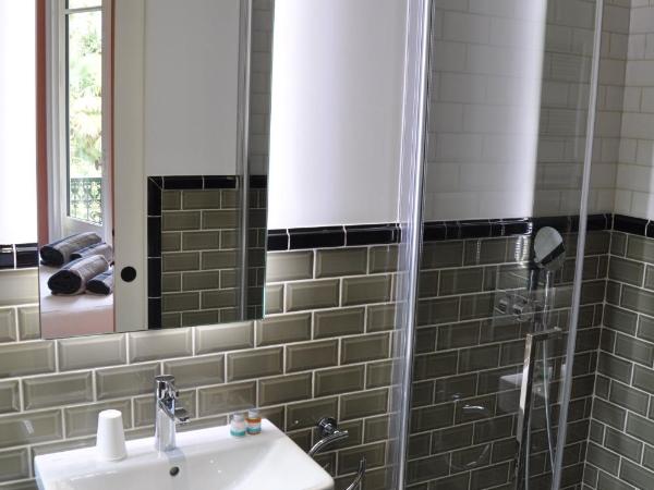 Les Villas de la Ville d'Hiver Palissy : photo 5 de la chambre chambre double - vue sur piscine