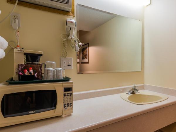 The Ranchland Inn Kamloops : photo 4 de la chambre chambre avec 2 grands lits queen-size 