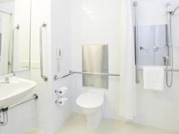 Crowne Plaza Canberra, an IHG Hotel : photo 4 de la chambre chambre lits jumeaux - accessible aux personnes à mobilité réduite